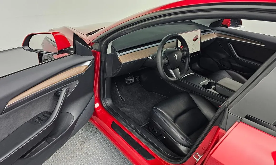 Tesla Model 3 — фото 10