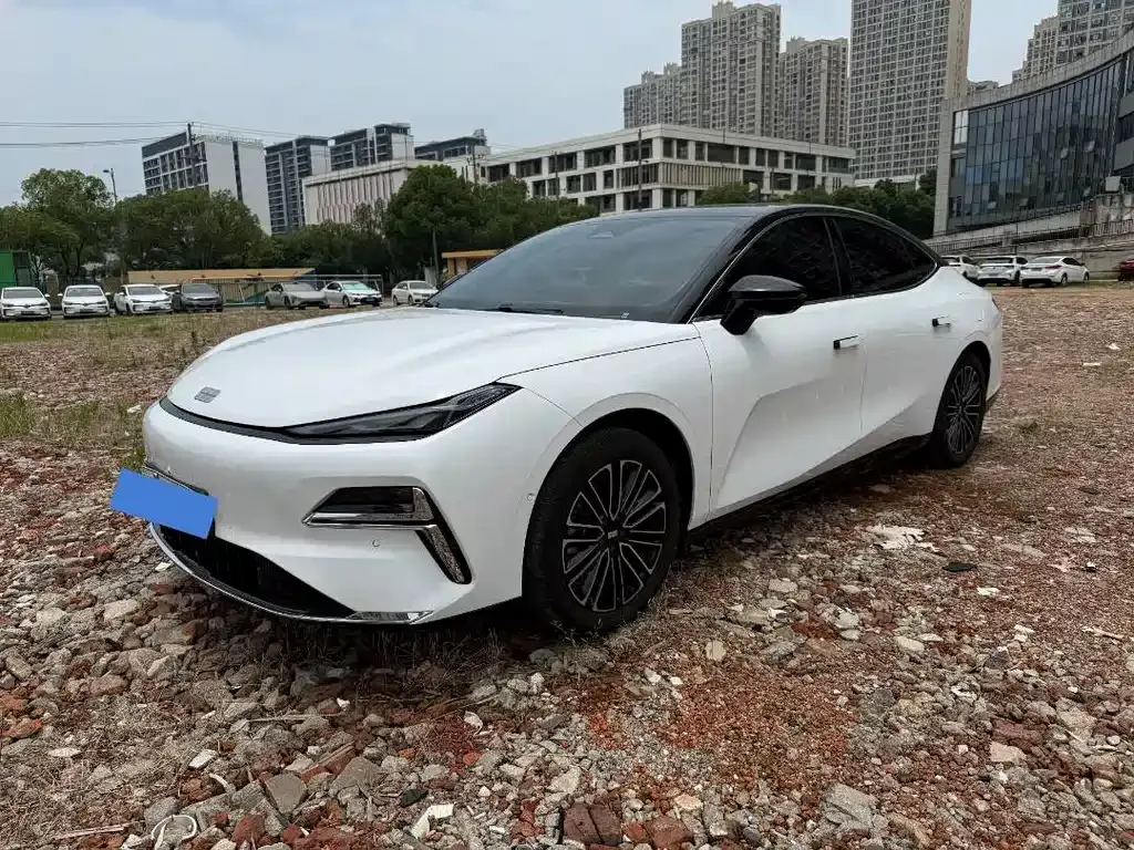 Geely Galaxy Xingyao 8