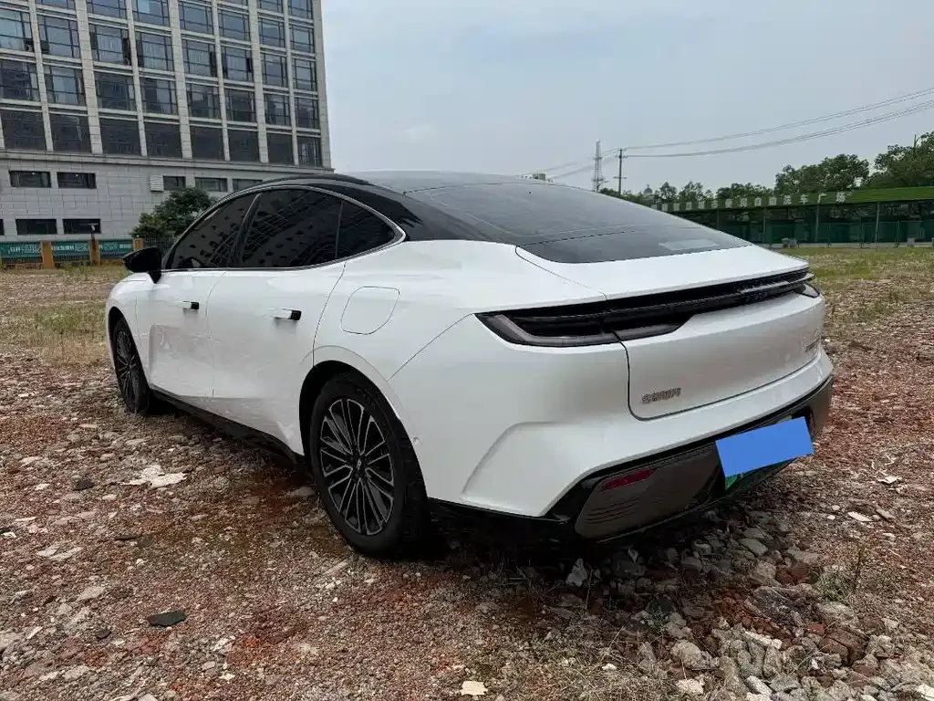 Geely Galaxy Xingyao 8 2025 из CN, фото 8