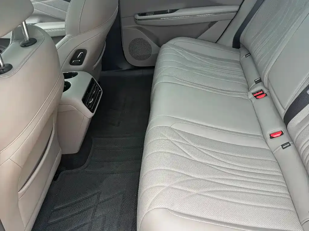 Geely Galaxy Xingyao 8 2025 из CN, фото 4