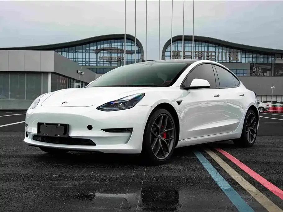 Tesla Model 3 — фото 1