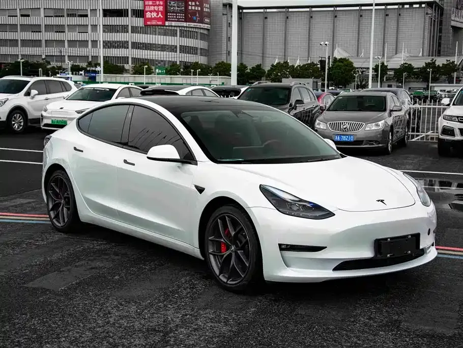 Tesla Model 3 — фото 10