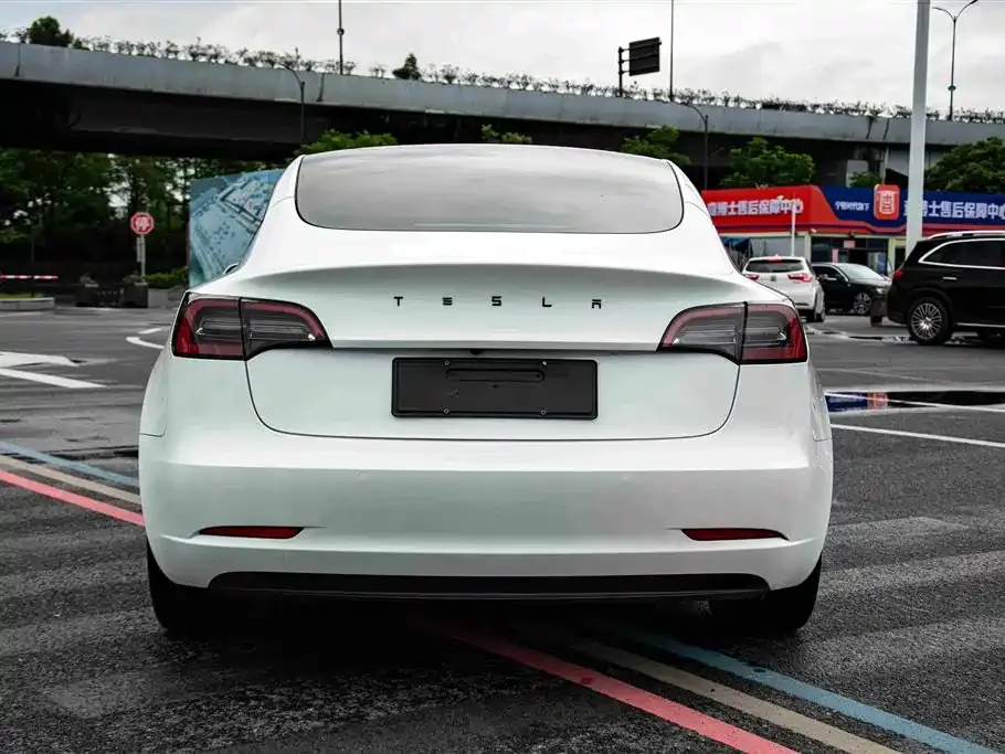 Tesla Model 3 — фото 4
