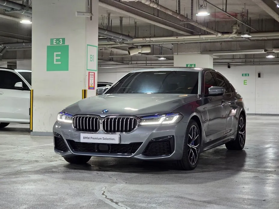 BMW 5-Series 530e M Sport 1
