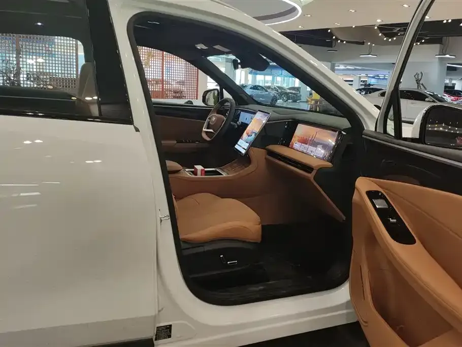Geely Galaxy L7 — фото 10