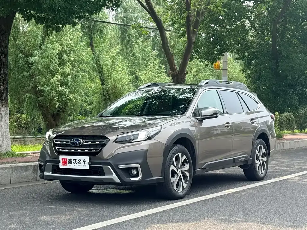 Subaru Outback — фото 1