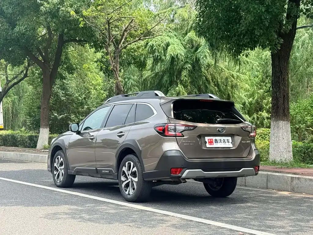 Subaru Outback — фото 10