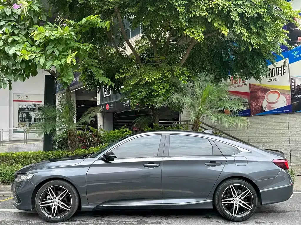 Honda Accord — фото 10
