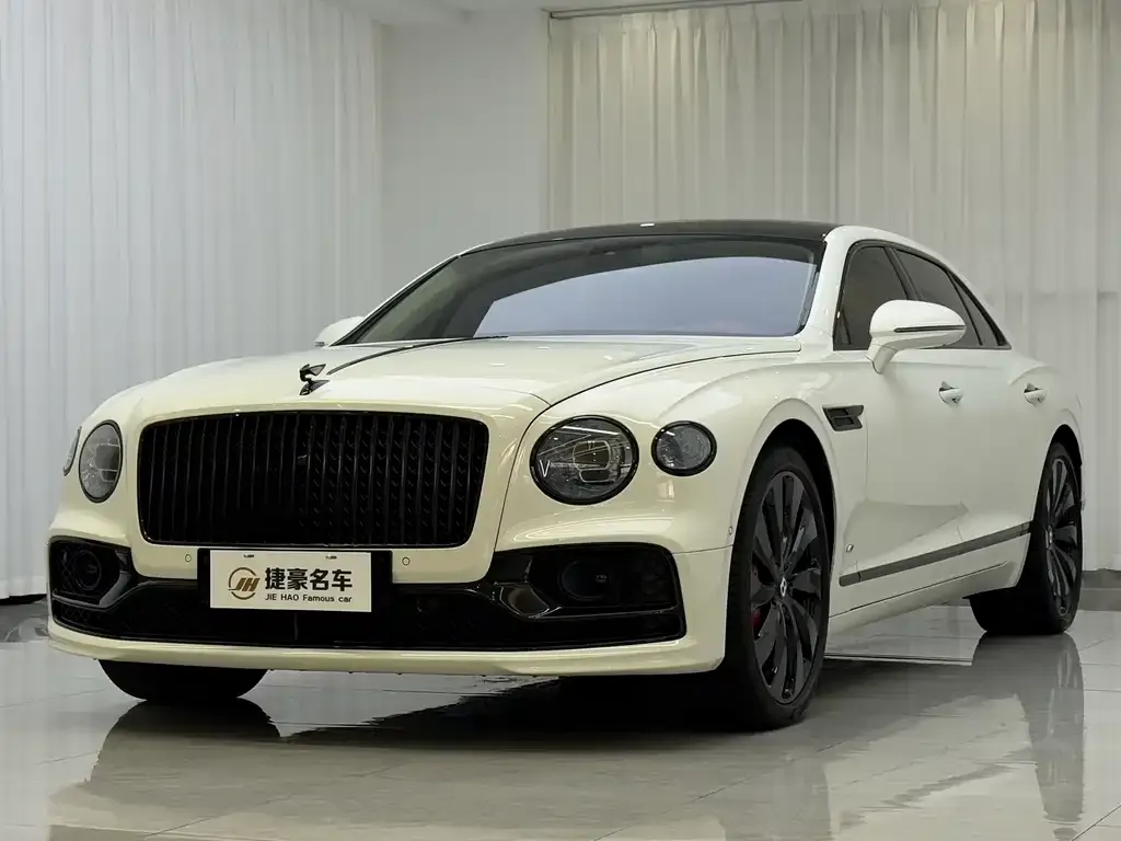 Bentley Flying Spur — фото 1