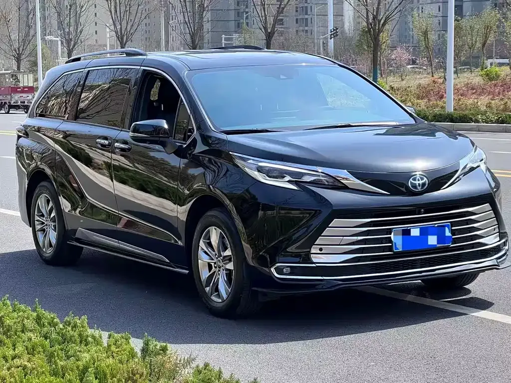 Toyota Sienna — фото 8