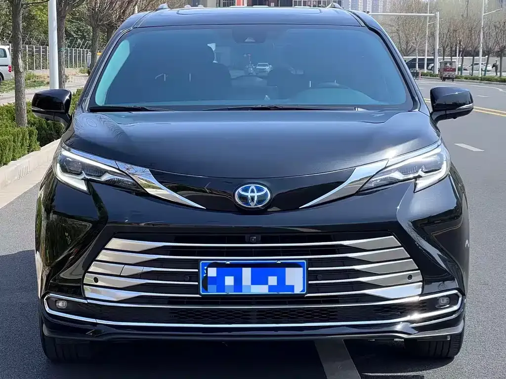 Toyota Sienna — фото 4