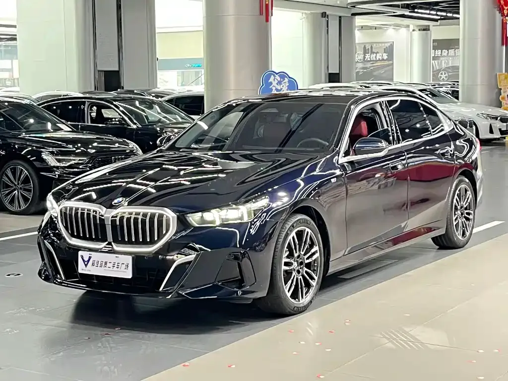 BMW 5 Series — фото 1