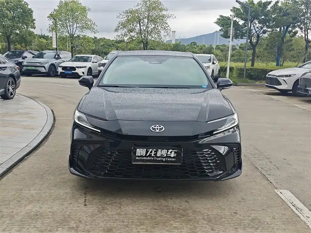 Toyota Camry — фото 9