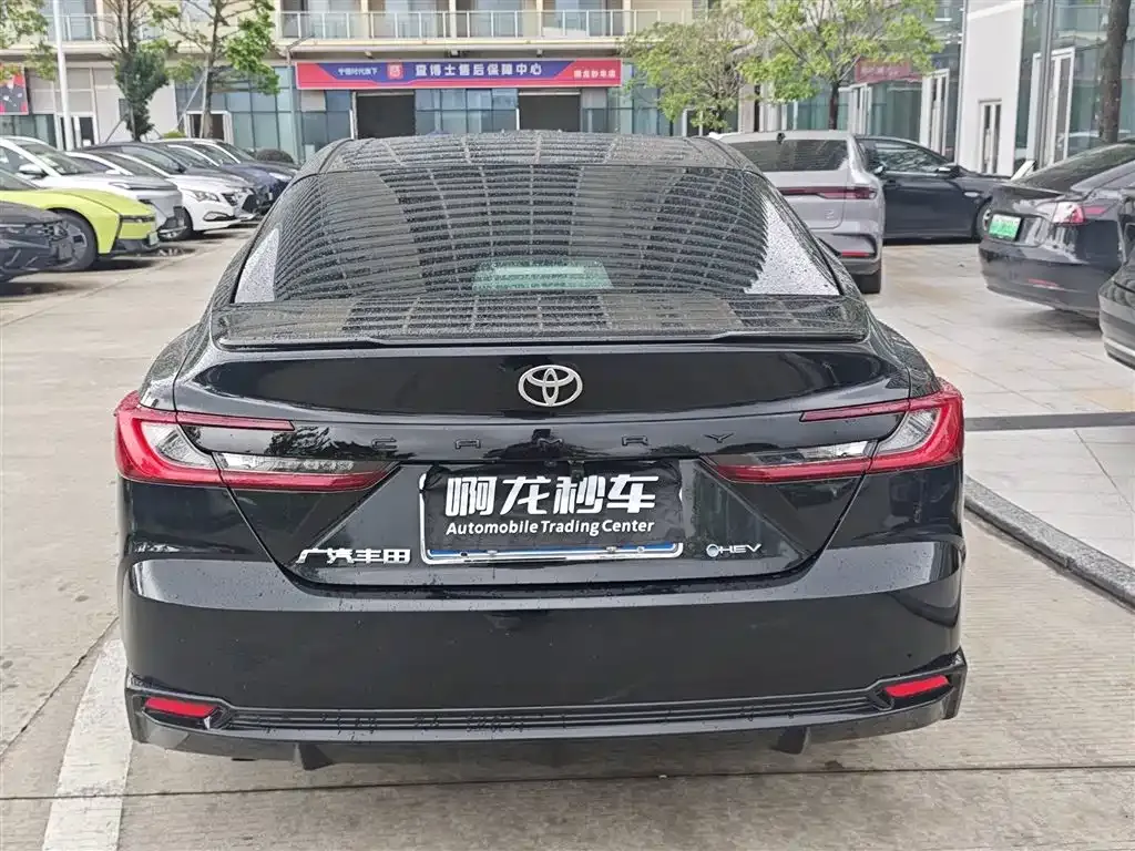 Toyota Camry — фото 2