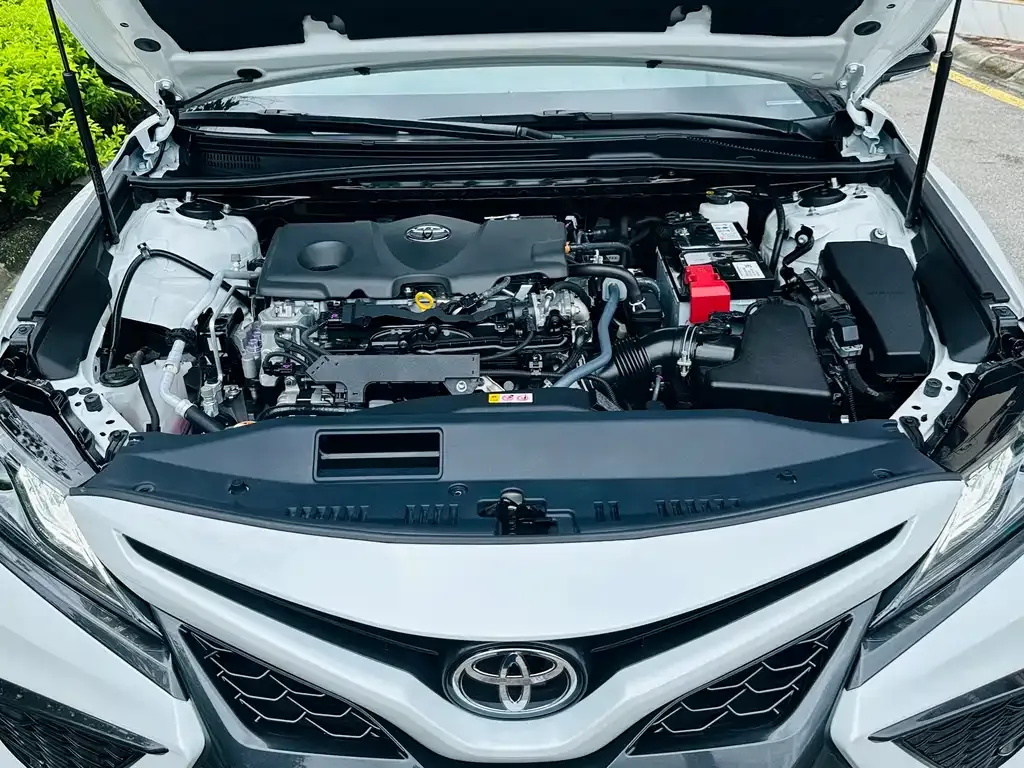 Toyota Camry — фото 6