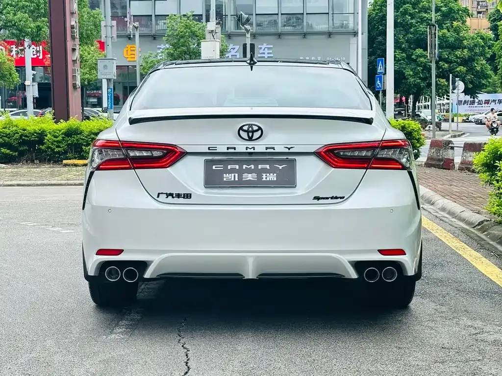 Toyota Camry — фото 8