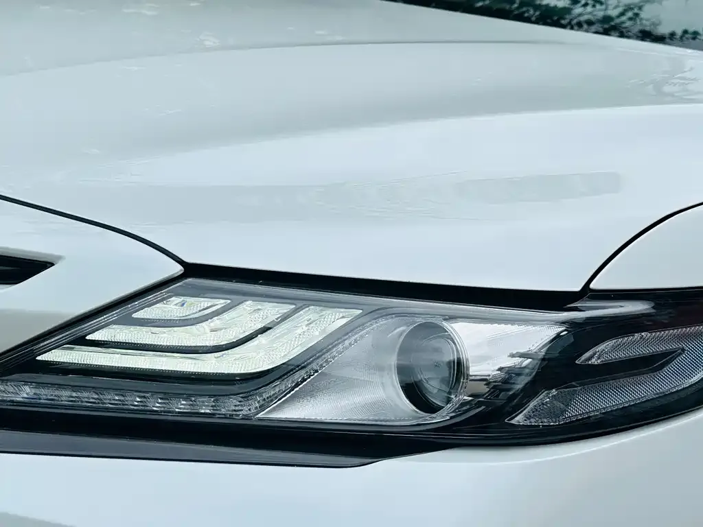Toyota Camry — фото 3