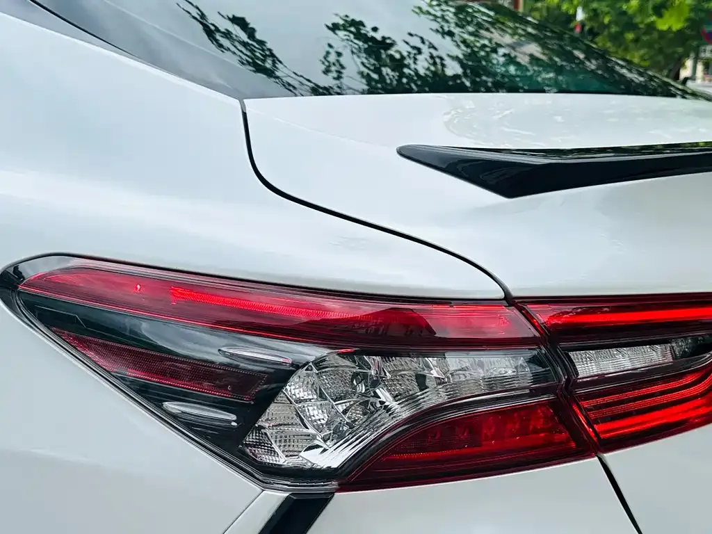 Toyota Camry — фото 2