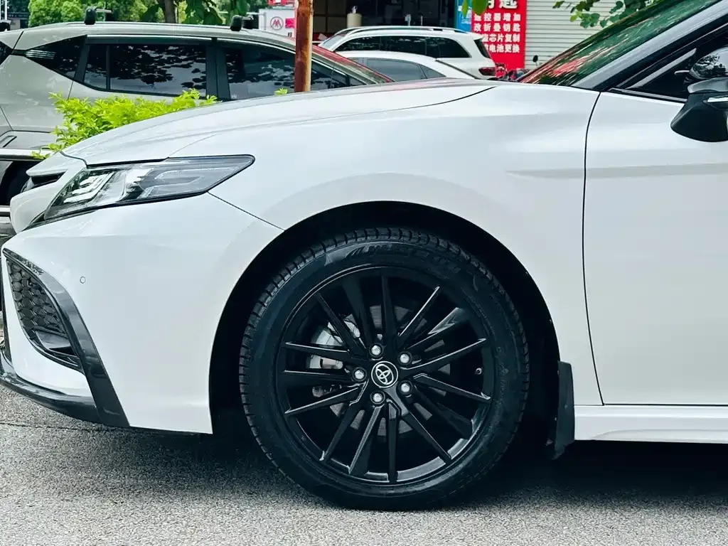 Toyota Camry — фото 4