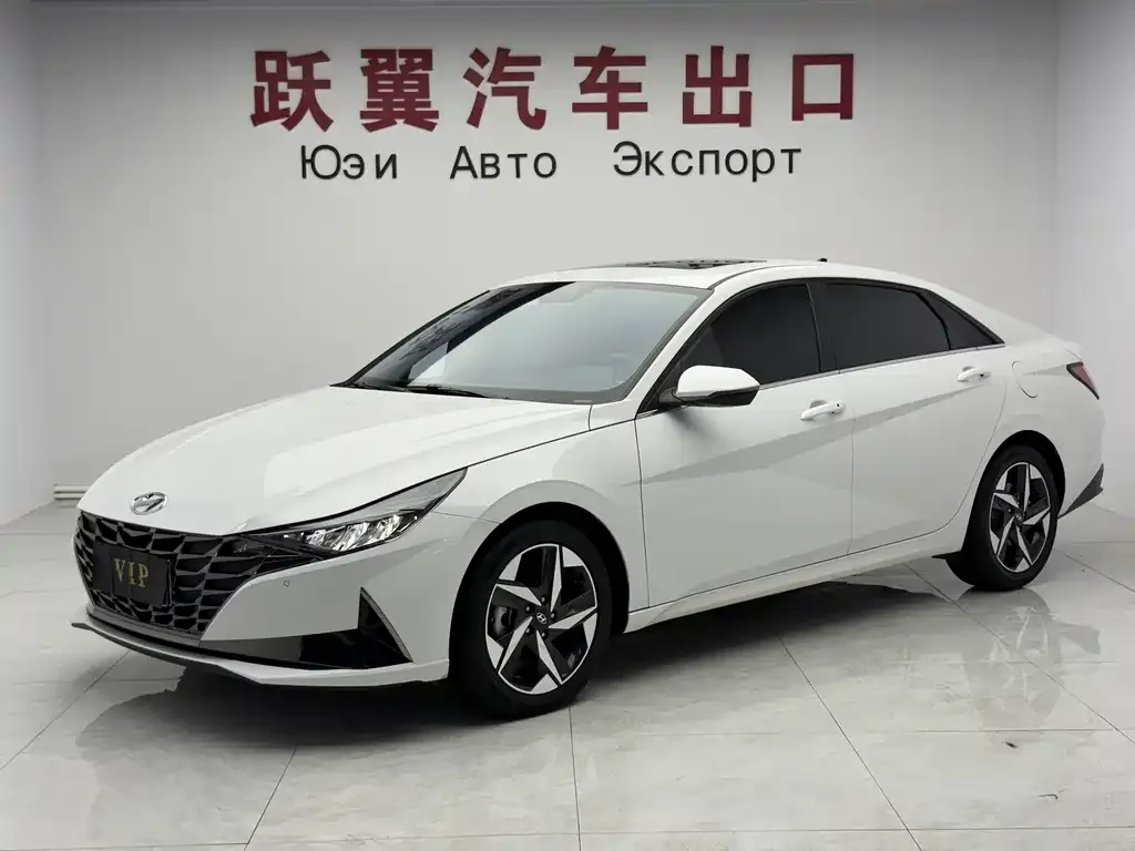 Hyundai Elantra — фото 1