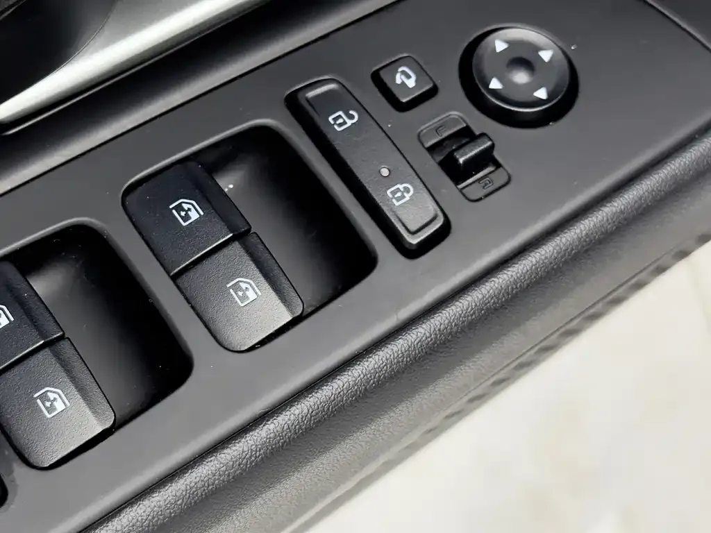 Hyundai Elantra — фото 10