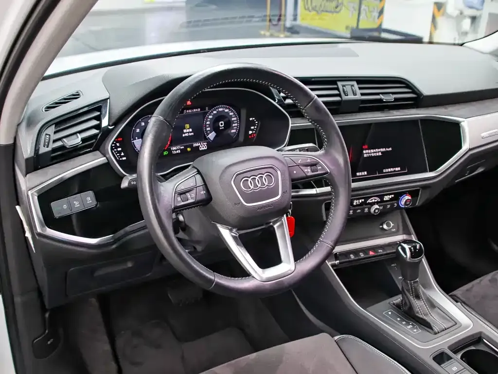 Audi Q3 — фото 10