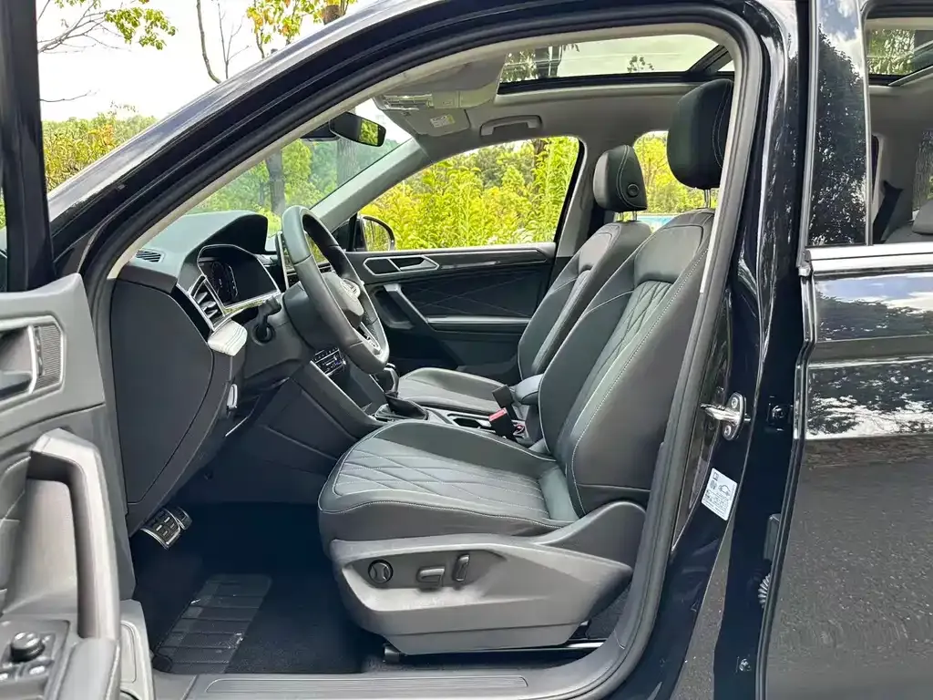 Volkswagen Tiguan L — фото 2