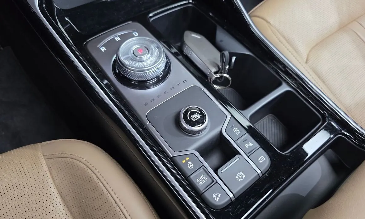 Kia Sorento — фото 7