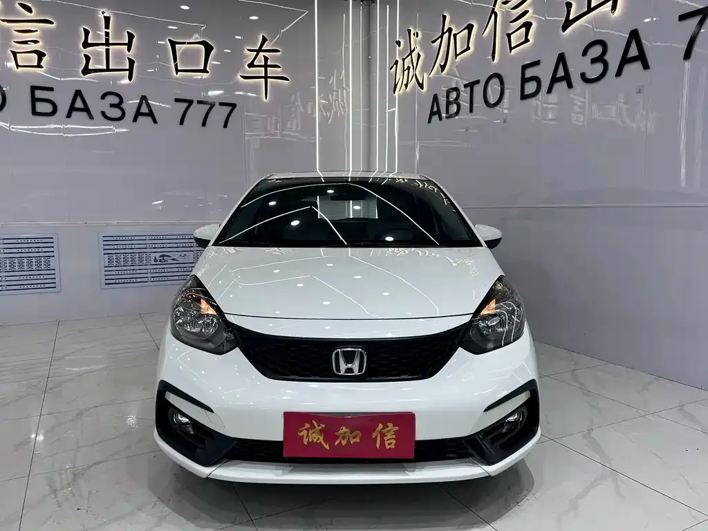 Honda Fit — фото 10