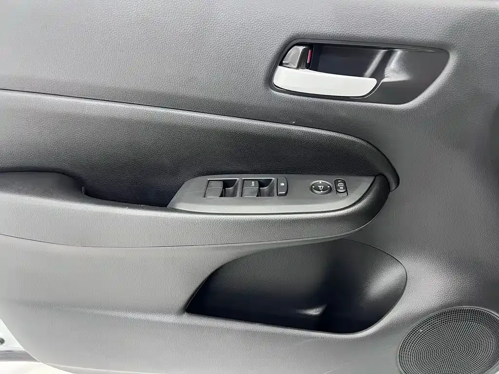 Honda Fit — фото 8