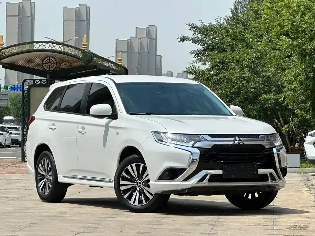 Mitsubishi Outlander — фото 10