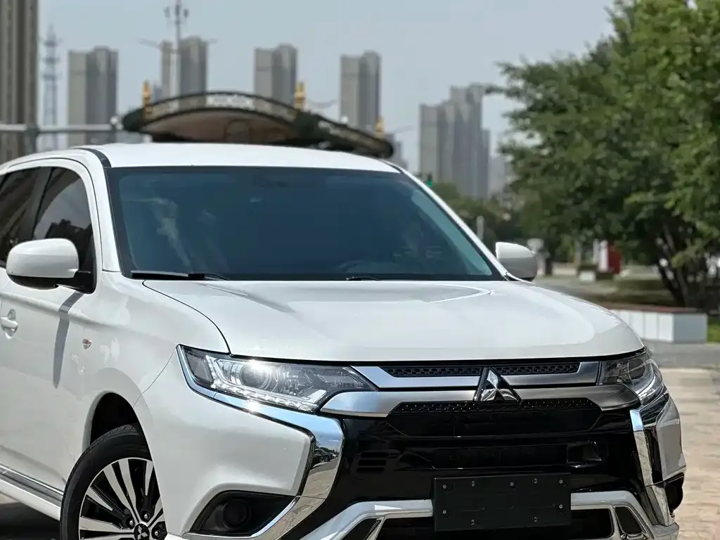 Mitsubishi Outlander — фото 3