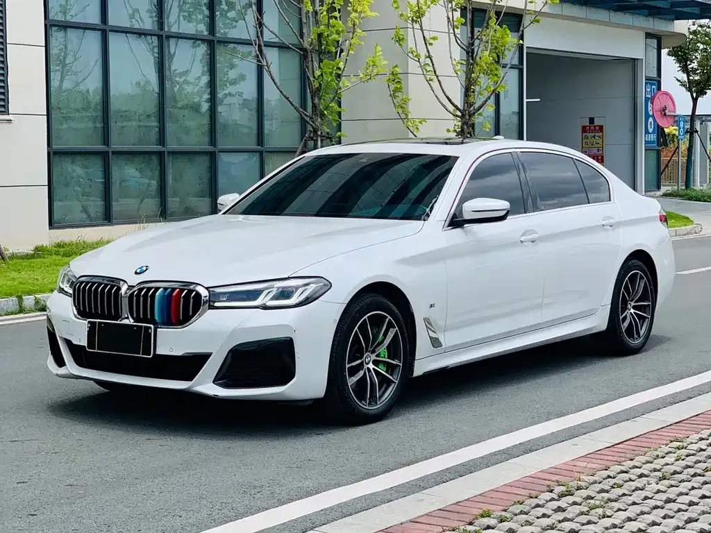 BMW 5 Series — фото 1