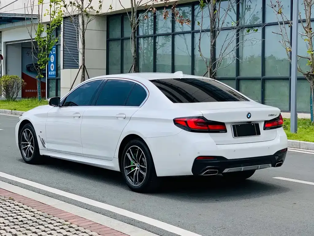 BMW 5 Series — фото 9