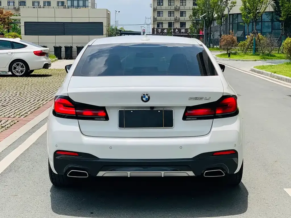 BMW 5 Series — фото 3