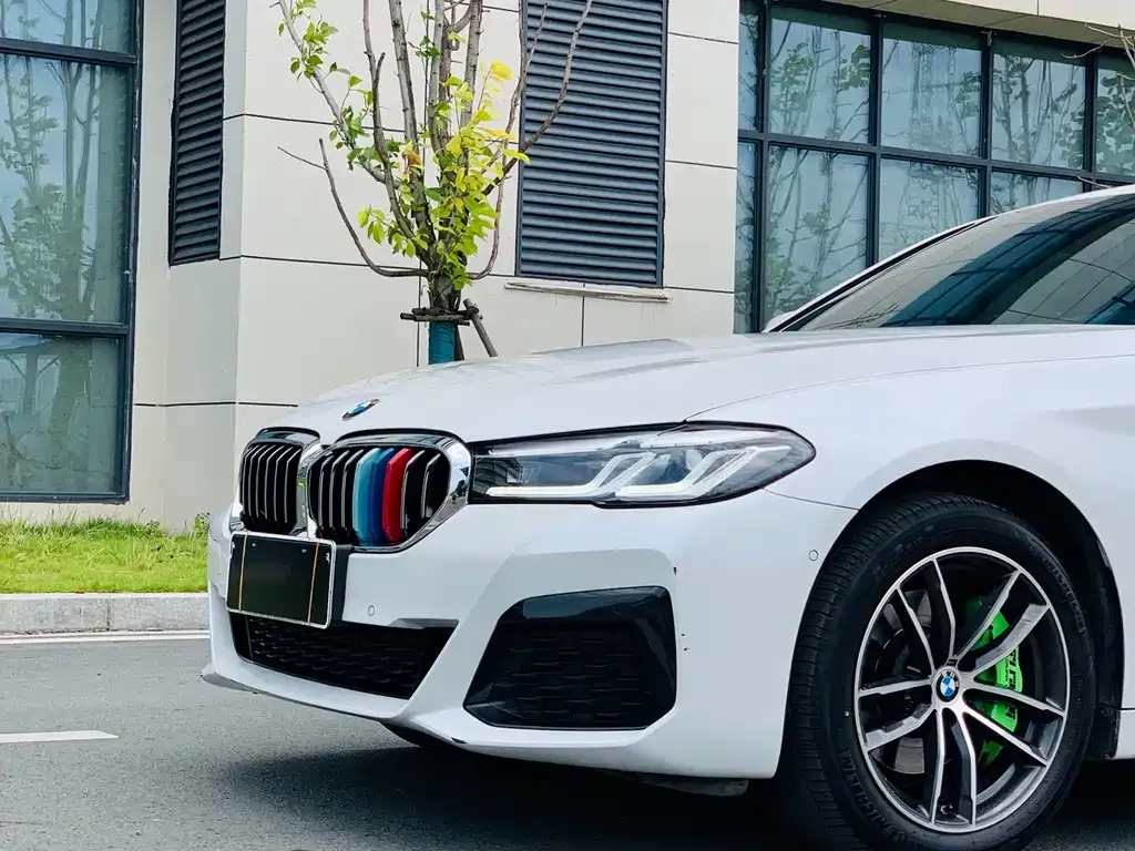 BMW 5 Series — фото 10