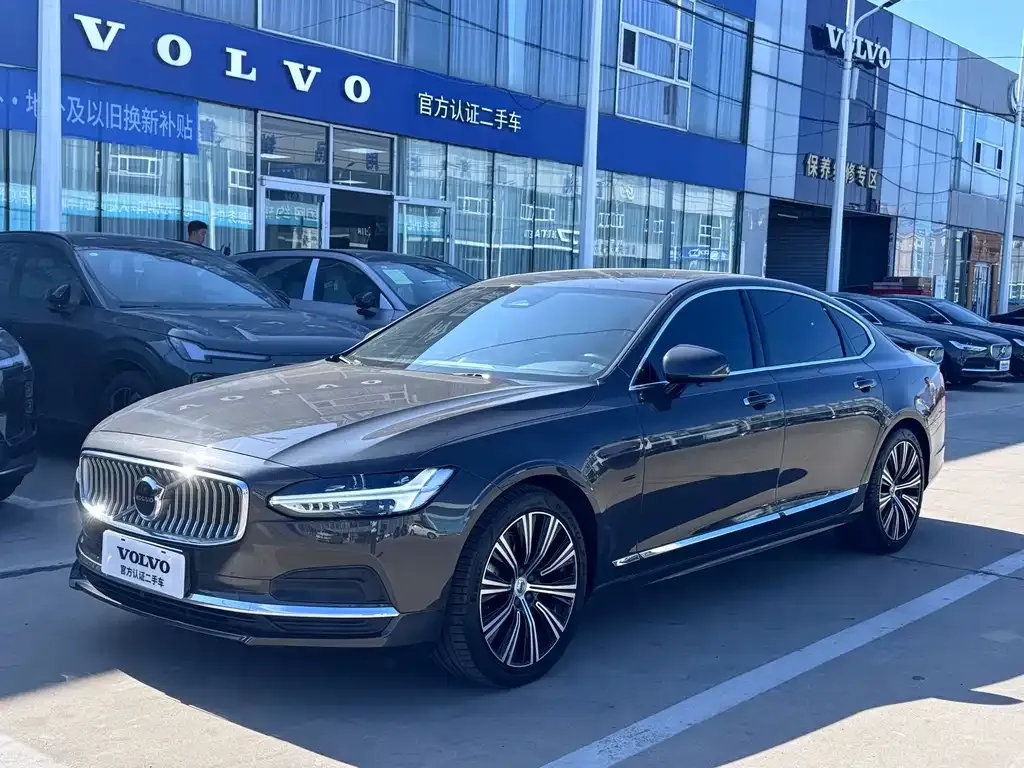 Volvo S90 — фото 1