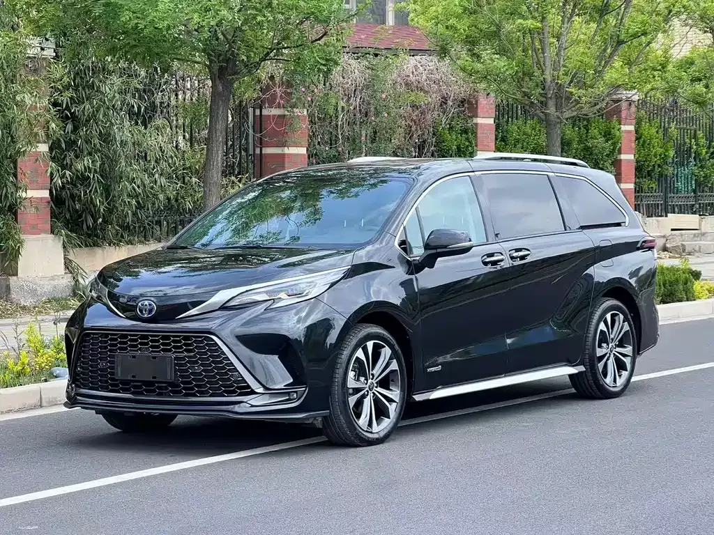 Toyota Granvia — фото 1