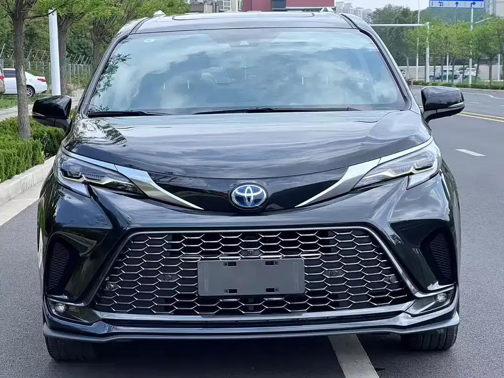 Toyota Granvia — фото 10