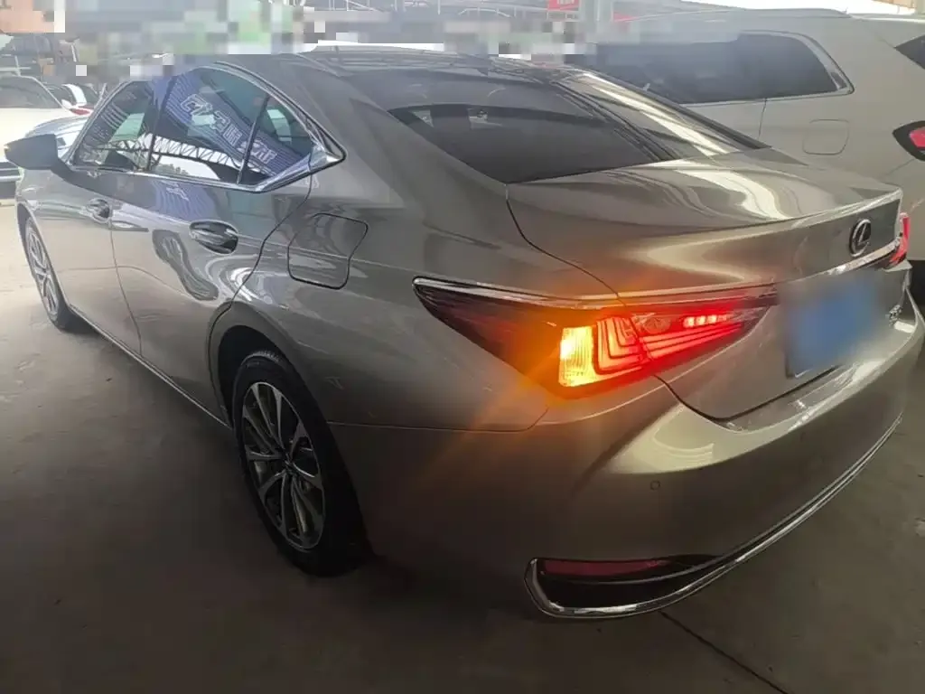 Lexus ES — фото 4