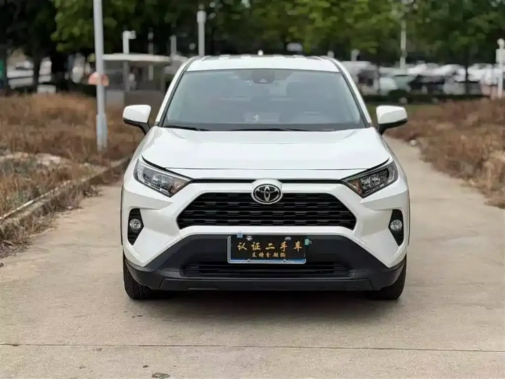 Toyota RAV4 — фото 4