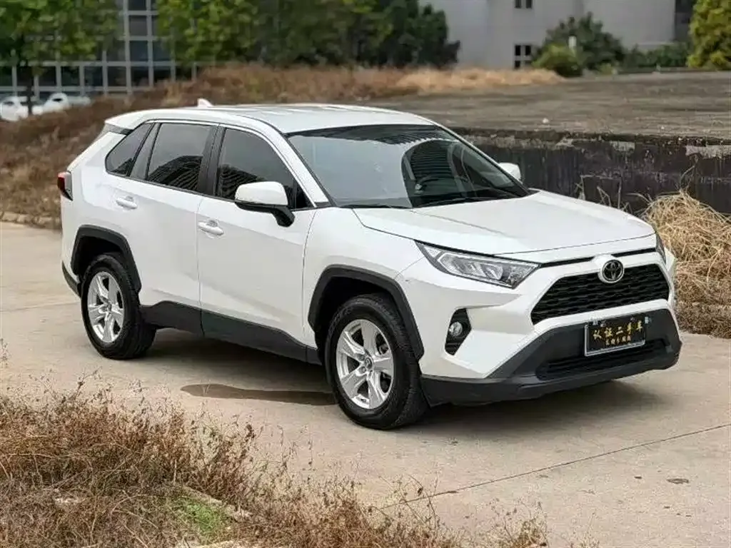Toyota RAV4 — фото 9