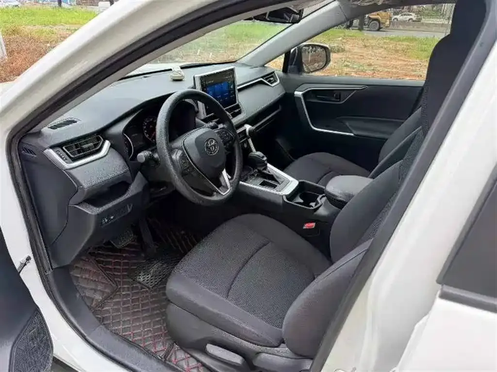 Toyota RAV4 — фото 7