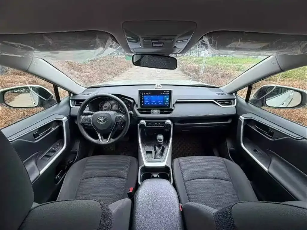 Toyota RAV4 — фото 8