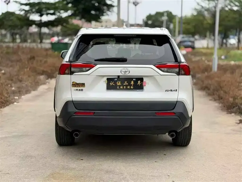 Toyota RAV4 — фото 2