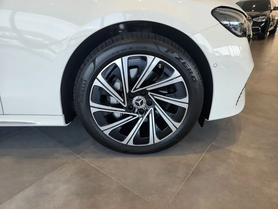 Mercedes-Benz E-Class — фото 10