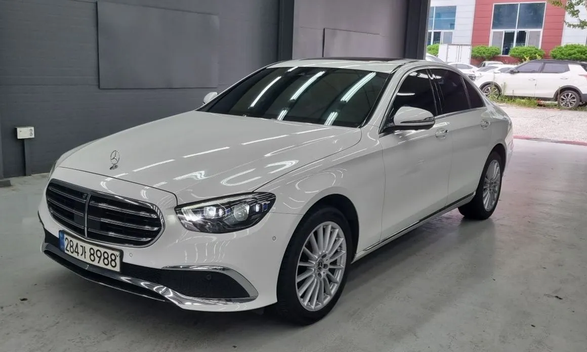 Mercedes-Benz E-Class — фото 1
