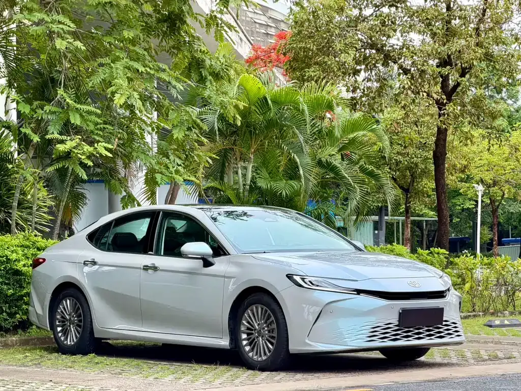 Toyota Camry — фото 10