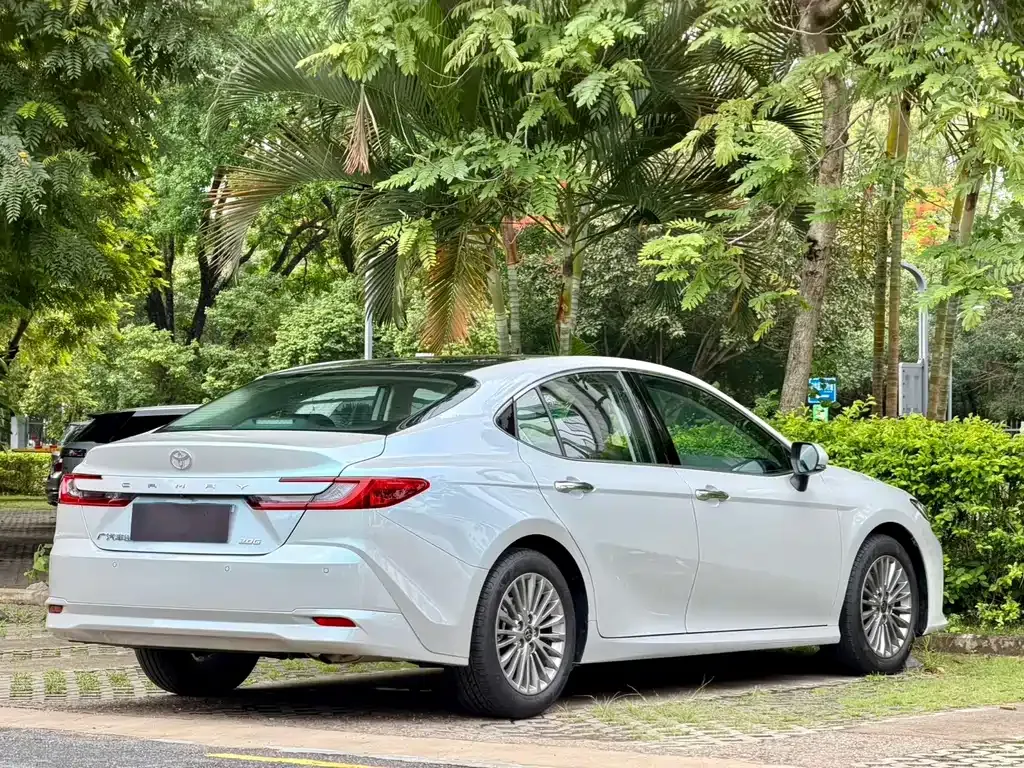Toyota Camry — фото 4