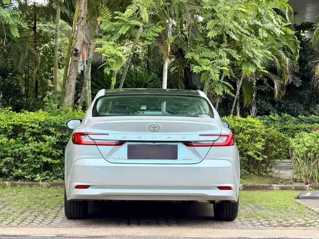 Toyota Camry — фото 7